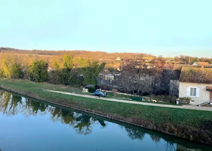 Loft Renove Avec Mezzanine - Vue Sur Le Loing - Commerces A Pied
